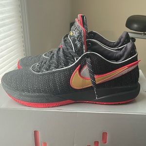 Nike LeBron 20